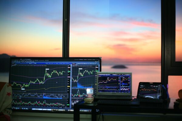 Liquidity Pools: DeFis Hidden Engine And Impermanent Loss