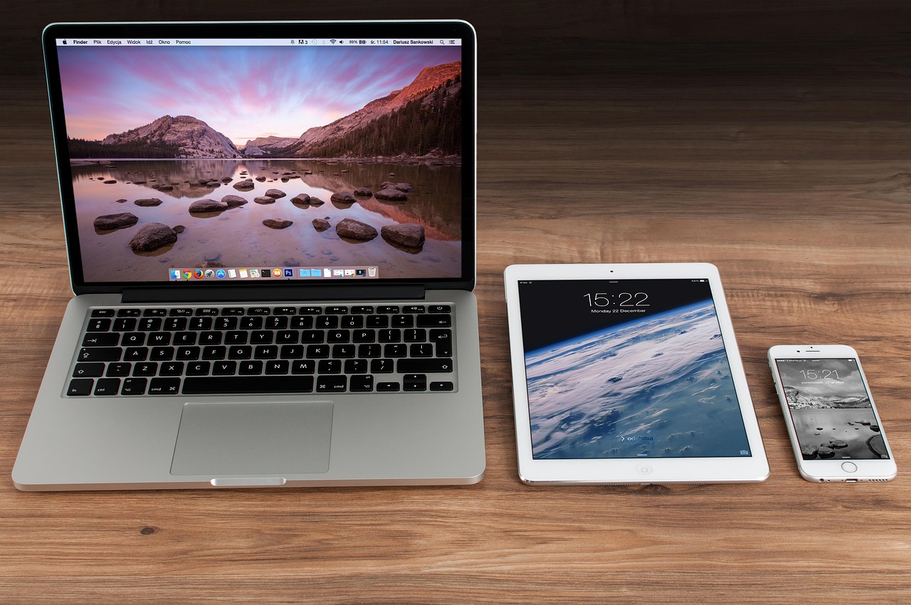 Beyond The Grid: Reimagining Presence In Virtual Meetings
