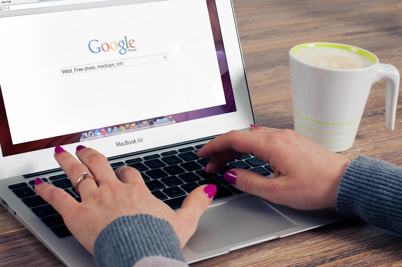 Beyond The Algorithm: Humanizing Online Tool Selection