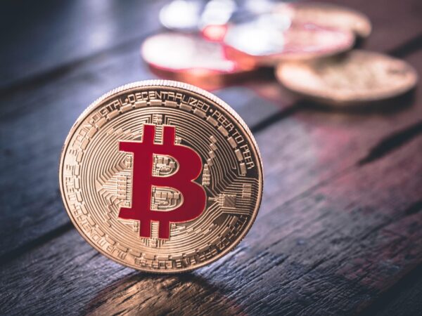 Beyond Bitcoin: Navigating Altcoin Innovation And Risk